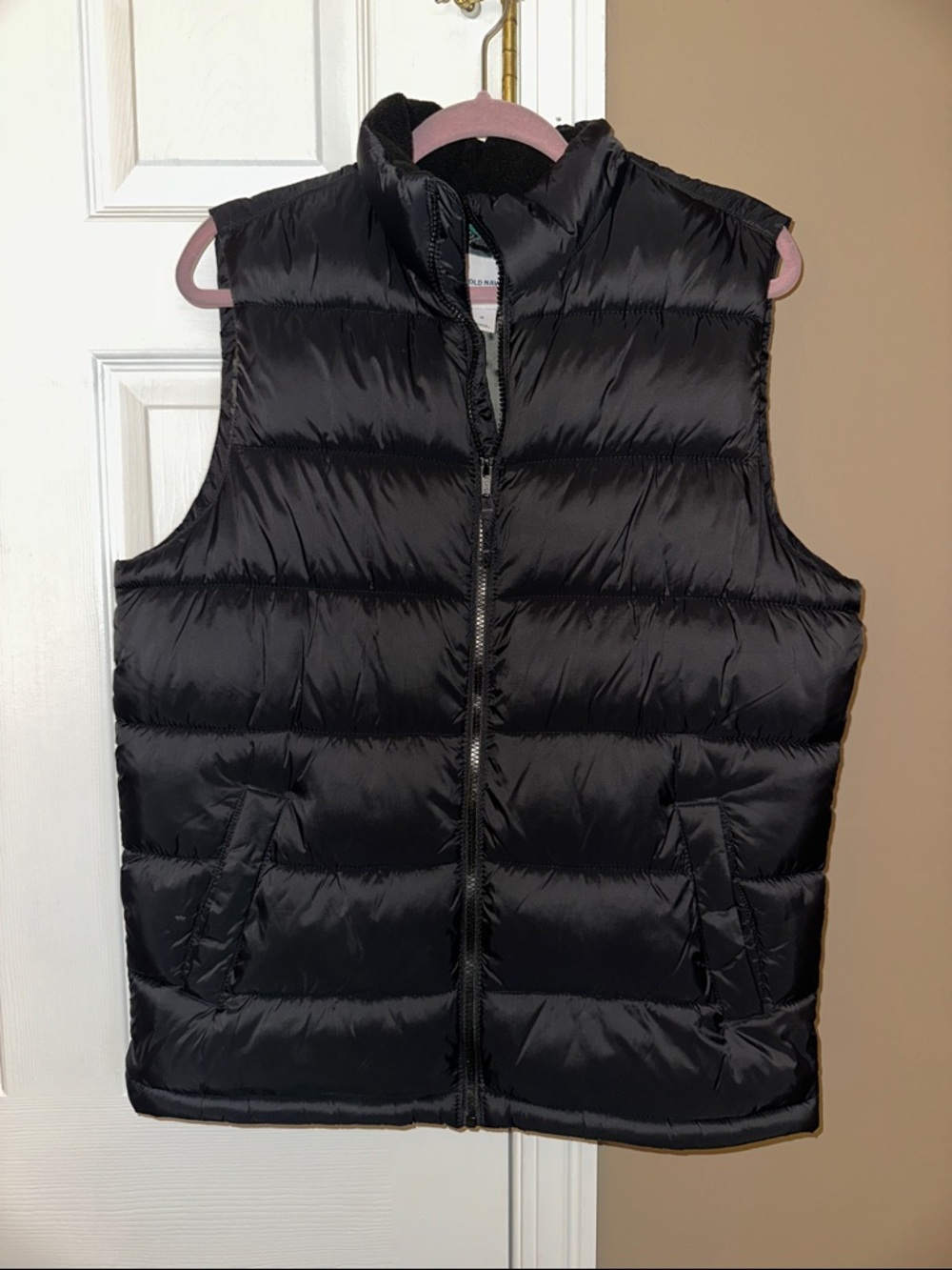 Old Navy Men's Black Quilted Puffer Vest